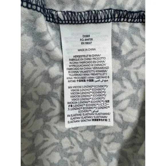 Elegant Blue and White Patterned Dress - Picture 12 of 13